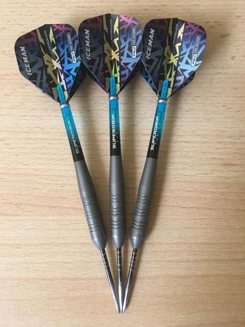 Verschillende professionele dartpijlen te koop beschikbaar voor biedingen