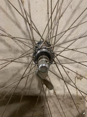 Vintage wiel beschikbaar voor biedingen