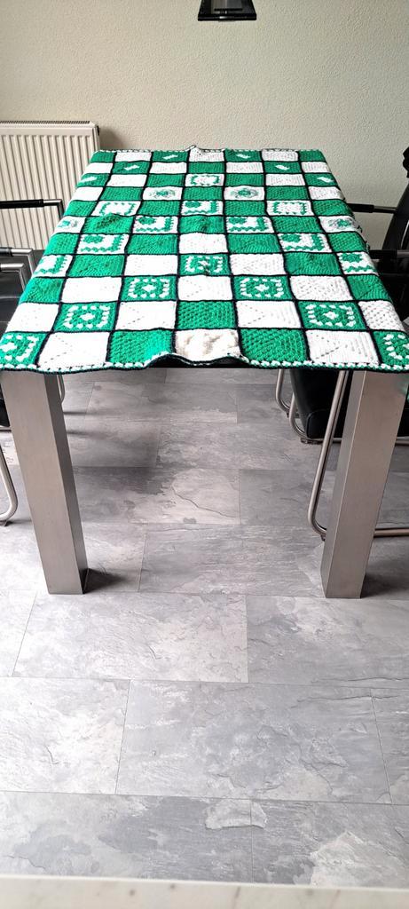 Gehaakte deken/plaid van 170 x 110 cm. Origineel Sintkado!, Huis en Inrichting, Woonaccessoires | Plaids en Woondekens, Nieuw