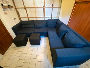 Mooie Hoekbank met 2 poefjes - 266x225x80 beschikbaar voor biedingen
