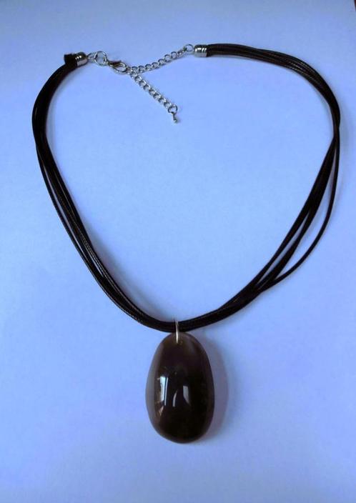 Grijs/paarse steen hanger aan 5 snoerig zwart koord-ketting, Sieraden, Tassen en Uiterlijk, Kettinghangers, Gebruikt, Steen of Mineraal