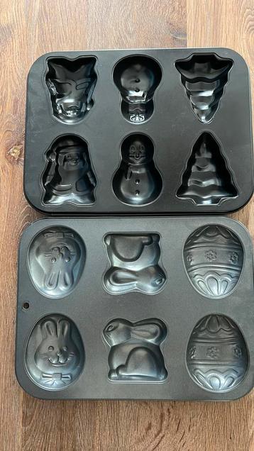 Leuke bakplaten voor pasen en kerst beschikbaar voor biedingen