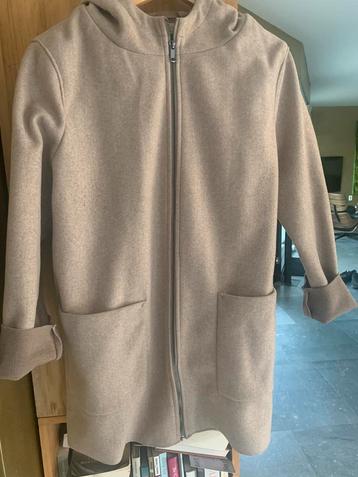 Te koop jas beige c en a 17.50€ beschikbaar voor biedingen