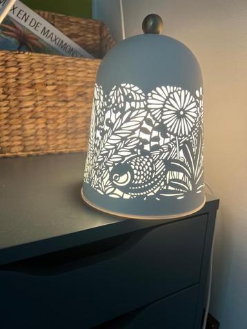 Slaapkamerlampje – Sfeervol met patronen beschikbaar voor biedingen