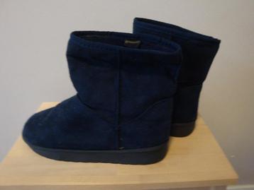 Zwarte half hoge "UGG's". Maat 37. beschikbaar voor biedingen
