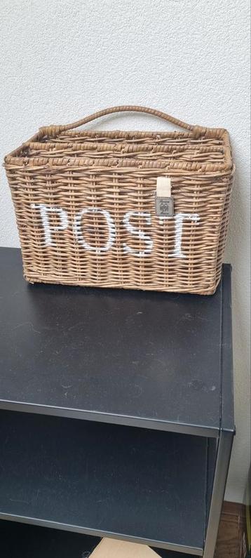 Riviera Maison rattan postmand beschikbaar voor biedingen