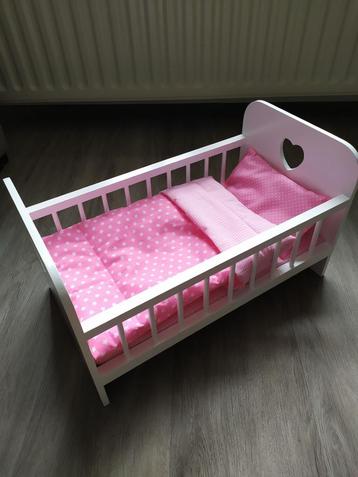 Houten poppenbed (nieuw) beschikbaar voor biedingen