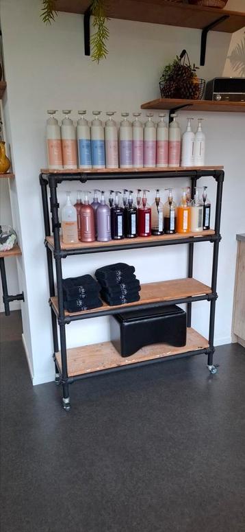 Ladenkast op wielen kapsalon  beschikbaar voor biedingen