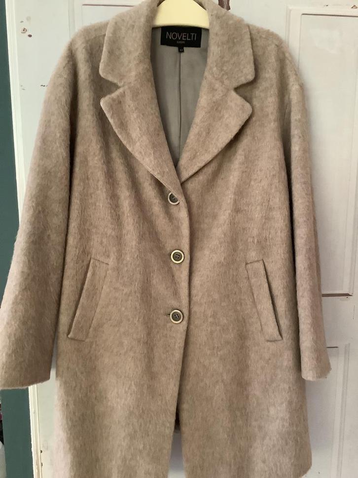 Winter jas/ mantel NOVELTI. MT 44, Kleding | Dames, Jassen | Winter, Zo goed als nieuw, Maat 42/44 (L), Beige, Verzenden