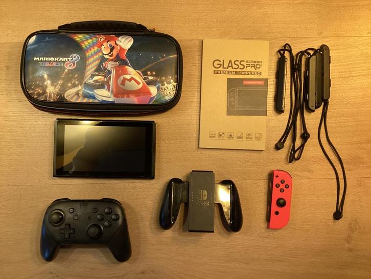 Intenso Switch + diverse accessoires, Spelcomputers en Games, Spelcomputers | Nintendo Switch, Gebruikt, Switch Original, Met 3 controllers of meer