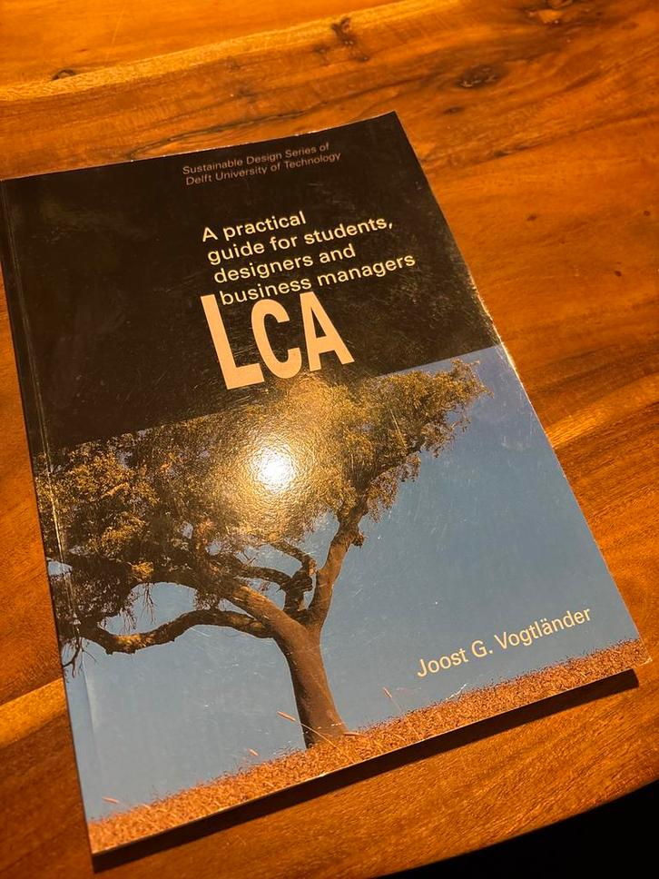 A practical guide to LCA for students designers and business, Boeken, Techniek, Zo goed als nieuw, Ophalen of Verzenden