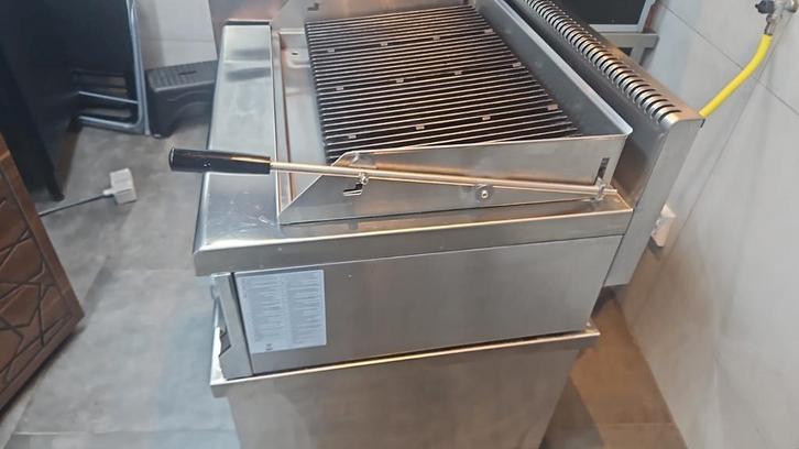 Gietijzeren gasgestookte watergrill – AAIG-870, Zakelijke goederen, Horeca | Keukenapparatuur, Fornuis, Frituur en Grillen, Gebruikt