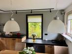 Set van 2 Melkglas Hanglampen inclusief LED lampen, Ophalen, Zo goed als nieuw, Glas, Strak en Modern