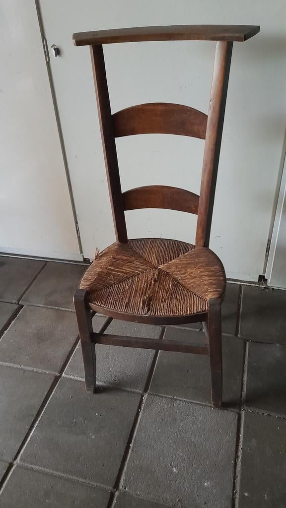 Kniebankje / bidstoel van hout en riet, Huis en Inrichting, Stoelen, Gebruikt, Bruin, Klassiek, Eén