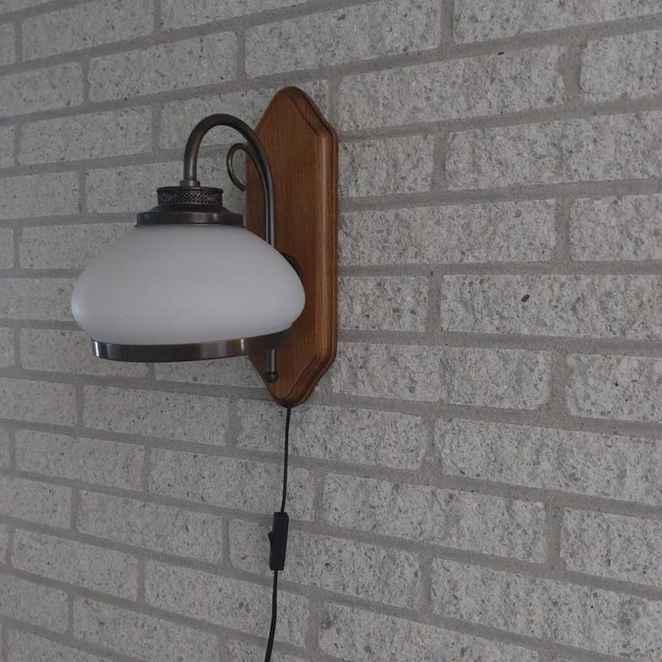 Wandlamp Brons / Melkglas / Hout, Huis en Inrichting, Lampen | Wandlampen, Zo goed als nieuw, Hout, Ophalen