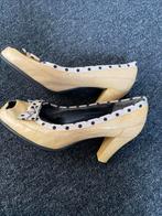 Schoenen vintage, Ophalen of Verzenden, Gedragen, Beige, Pumps