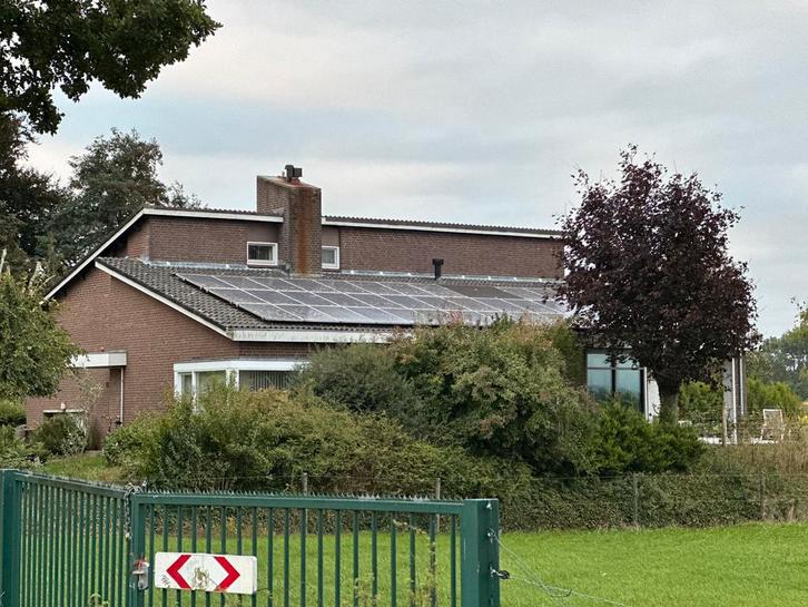 Te koop 42 stuks zonnepanelen, Doe-het-zelf en Verbouw, Zonnepanelen en Toebehoren, Gebruikt, 200 wattpiek of meer, Ophalen
