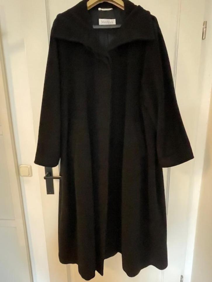 Max Mara zwarte mantel, Kleding | Dames, Jassen | Winter, Zo goed als nieuw, Maat 46/48 (XL) of groter, Zwart, Ophalen of Verzenden