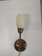 Muurlampje met melkglazen kapje (Outlet De Overkant), Gebruikt, Klassiek, Ophalen of Verzenden, Glas