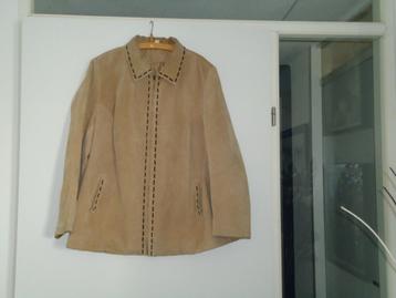 suede jas mt 52 lichtbruin ( beige ) met donkere bies er op beschikbaar voor biedingen