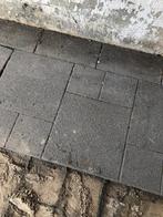 Gratis ophalen 12 m2 zo snel mogelijk.!!!!is al eruit, Tuin en Terras, Klinkers, Ophalen of Verzenden, Zo goed als nieuw, 10 m² of meer