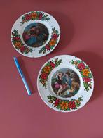 Twee oude of antieke wandbordjes. Mensen met Fruit., Antiek en Kunst, Ophalen of Verzenden