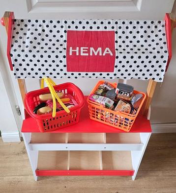 HEMA houten winkeltje en boodschappenmandjes beschikbaar voor biedingen