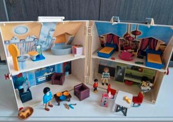 Playmobil poppenhuis. Met toebehoren zoals op de foto's.  beschikbaar voor biedingen
