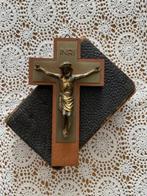 Houten kruis met koperen corpus - 14½ cm x 8½ cm, Ophalen of Verzenden