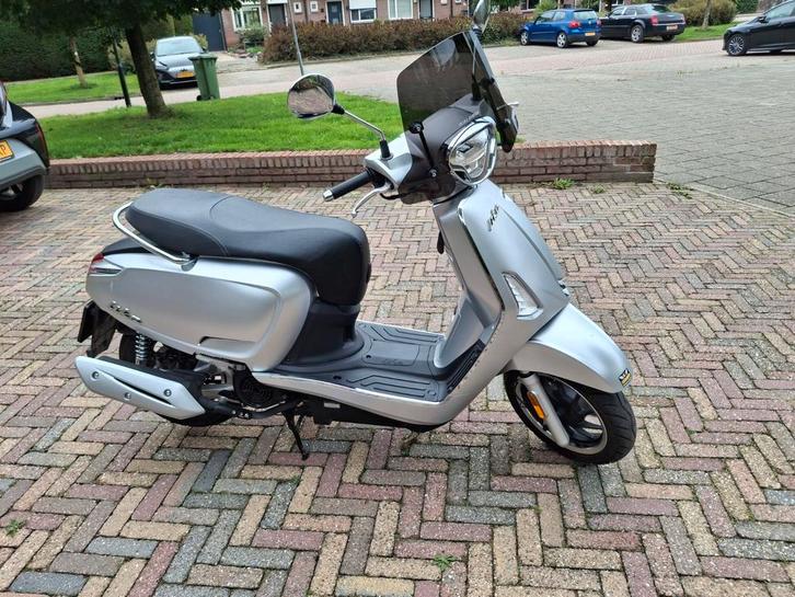 Zgan Kymco New Like 150I, Fietsen en Brommers, Scooters | Kymco, Zo goed als nieuw, Like, Benzine, Ophalen