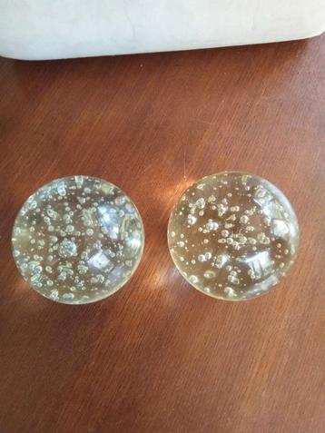 Presse papier glas bollen. beschikbaar voor biedingen