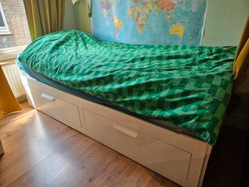 Ikea bed met logeerbed en lades