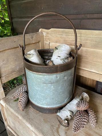 Brocante zware emmer van zink en ijzer  beschikbaar voor biedingen