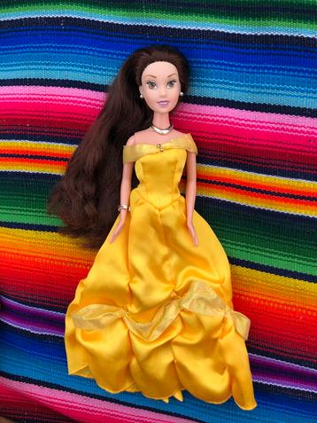 Belle Barbie Pop met Jurk en Accessoires beschikbaar voor biedingen