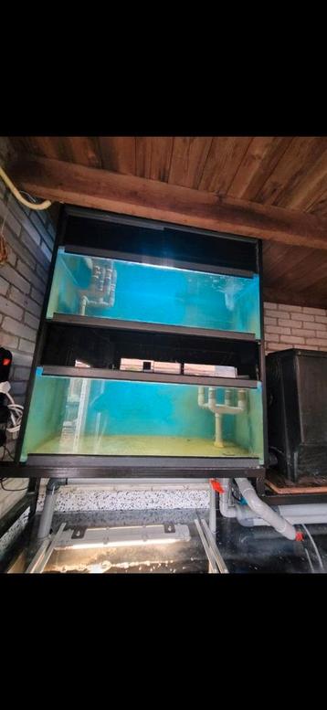 2x aquarium, stapelbaar incl verlichting en drains beschikbaar voor biedingen