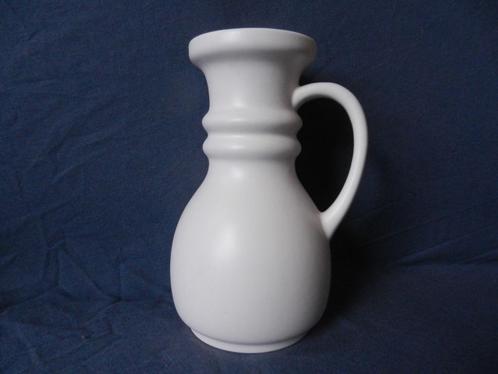 Flora Gouda mat witte kan model 737. h. 20,2 cm., Antiek en Kunst, Antiek | Keramiek en Aardewerk, Ophalen of Verzenden