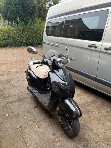 Qwic Elektrische Scooters + Onderdelen beschikbaar voor biedingen