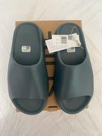 Yeezy slide slate marine size 42, Kleding | Heren, Schoenen, Sandalen, Blauw, Nieuw, Ophalen of Verzenden