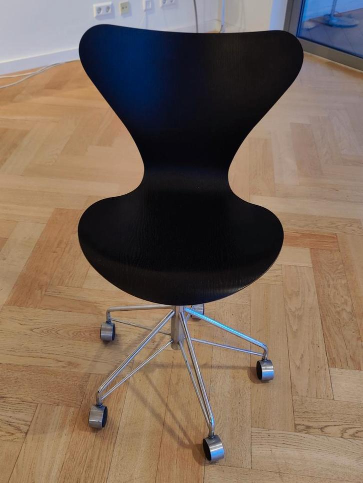 Arne Jacobsen Zwarte bureaustoel - Design klassieker, Huis en Inrichting, Bureaustoelen, Zo goed als nieuw, Bureaustoel, Zwart