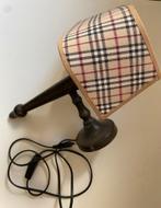 Wandlampje met burberry kapje, Huis en Inrichting, Lampen | Wandlampen, Ophalen of Verzenden, Zo goed als nieuw, Metaal