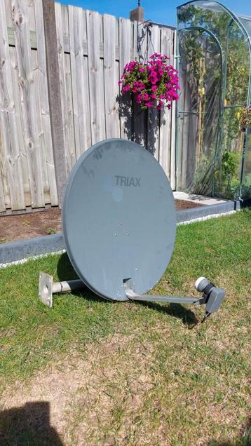 Triax Satelliet Schotel met Beugel beschikbaar voor biedingen