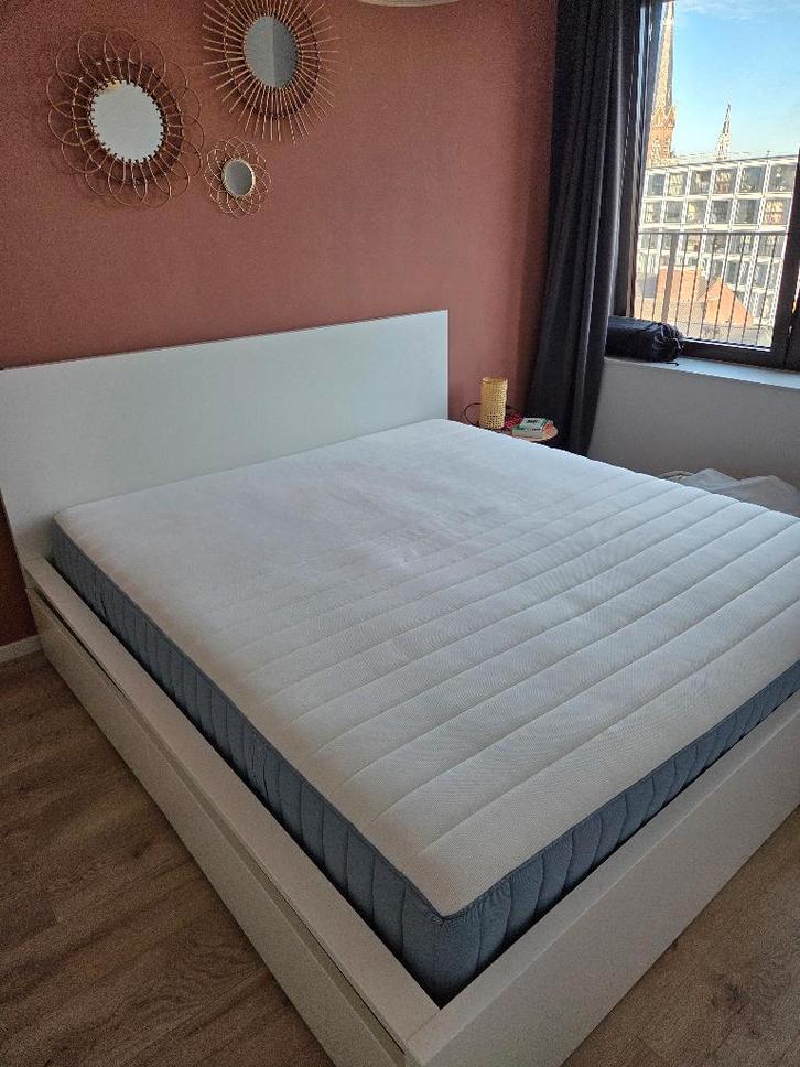 IKEA MALM hoog bed 180x200 - 4 lades + matras en accessoires, Huis en Inrichting, Slaapkamer | Bedden, Zo goed als nieuw, Tweepersoons