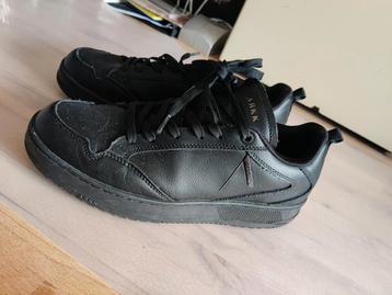Heren  zwarte sportieve schoen. beschikbaar voor biedingen