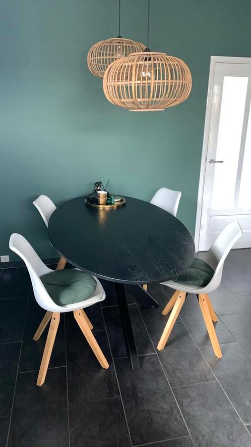 Zwarte ovalen eettafel, Huis en Inrichting, Tafels | Eettafels, Gebruikt, 100 tot 150 cm, 150 tot 200 cm, Vijf personen of meer