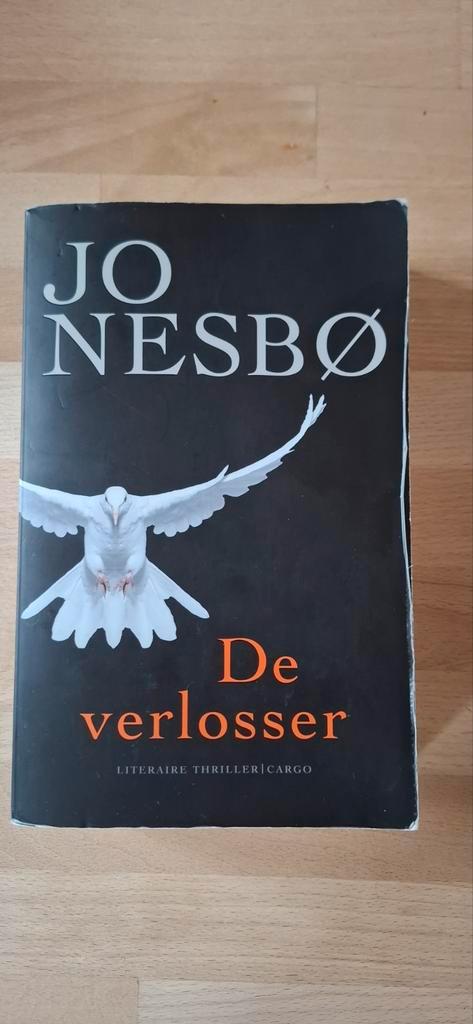 Jo Nesbø - De verlosser, Boeken, Thrillers, Zo goed als nieuw, Ophalen of Verzenden