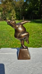 DIKKE DAME / bronzen beeld / linkerbeen naar achter