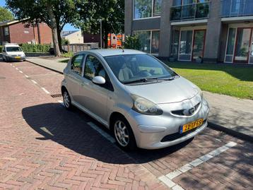 Toyota Aygo 1.0 12V Vvt-i 5DRS 2007 Grijs |Elek. ramen|Airco beschikbaar voor biedingen