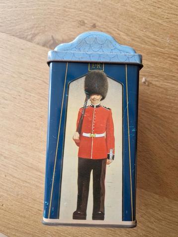 Vintage Engelse Soldaten Blikken Doos beschikbaar voor biedingen