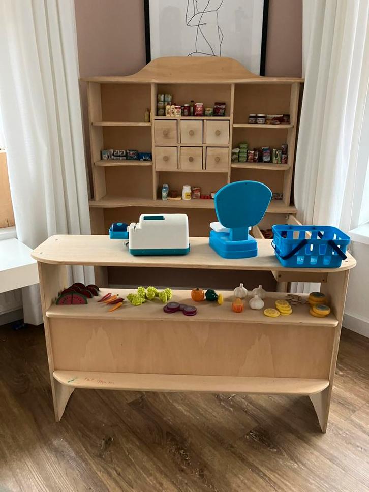 Speelgoed winkel met kassa, 2 x weegschaal, winkelmand etc, Kinderen en Baby's, Speelgoed | Overig, Gebruikt, Jongen of Meisje