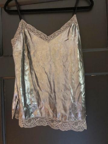 Tops, blouses en broek beschikbaar voor biedingen